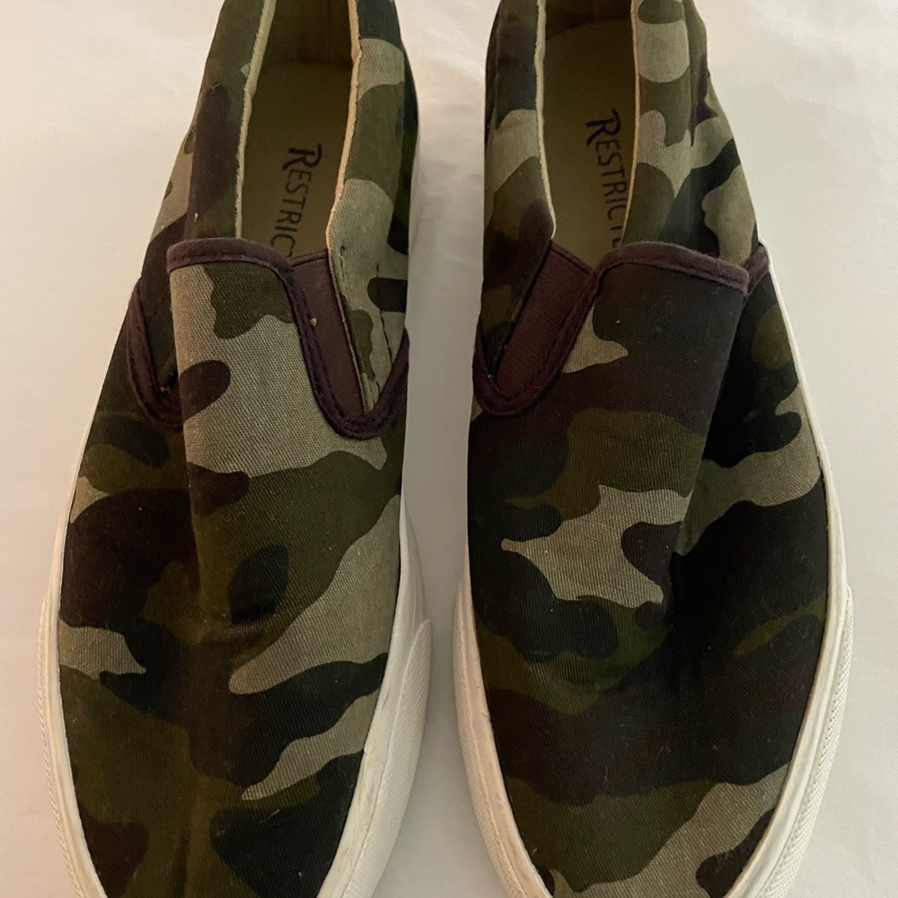 Slip on sneaker